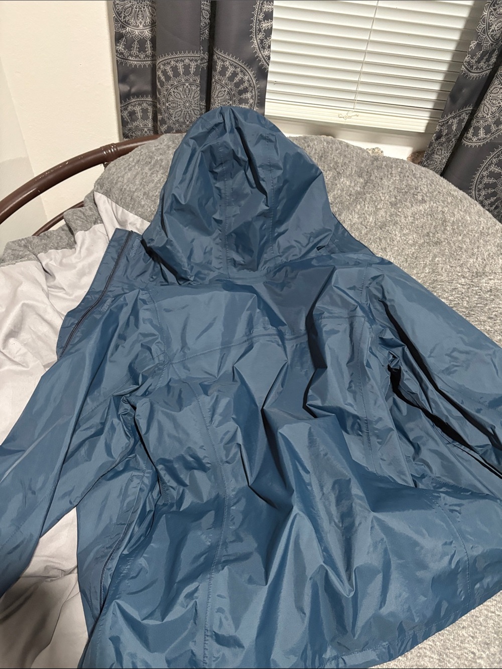 Columbia Women’s Dark Blue Hooded Rain Jacket - Picture 7 of 8